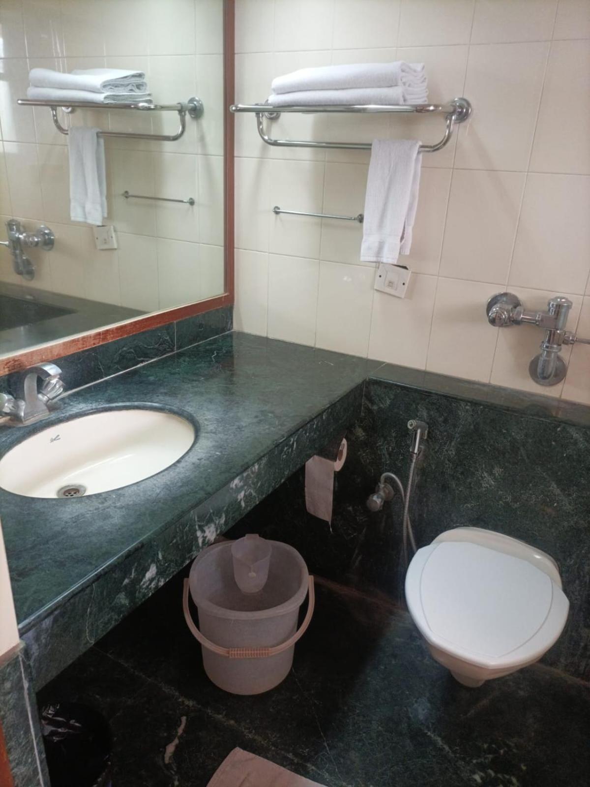 Bell Hotel Sivakāsi Kültér fotó